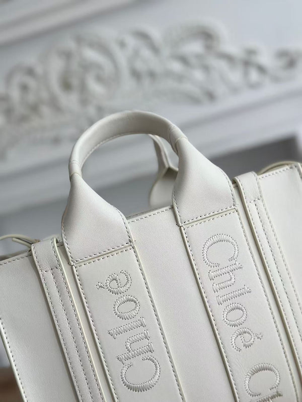 Sac cabas Chloé Woody petit modèle 26 cm en cuir de veau marron