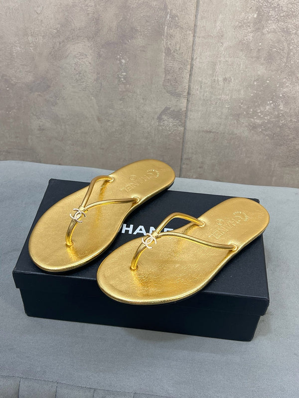 CC 26ss Flip-Flops Gold Metalic Calfskin