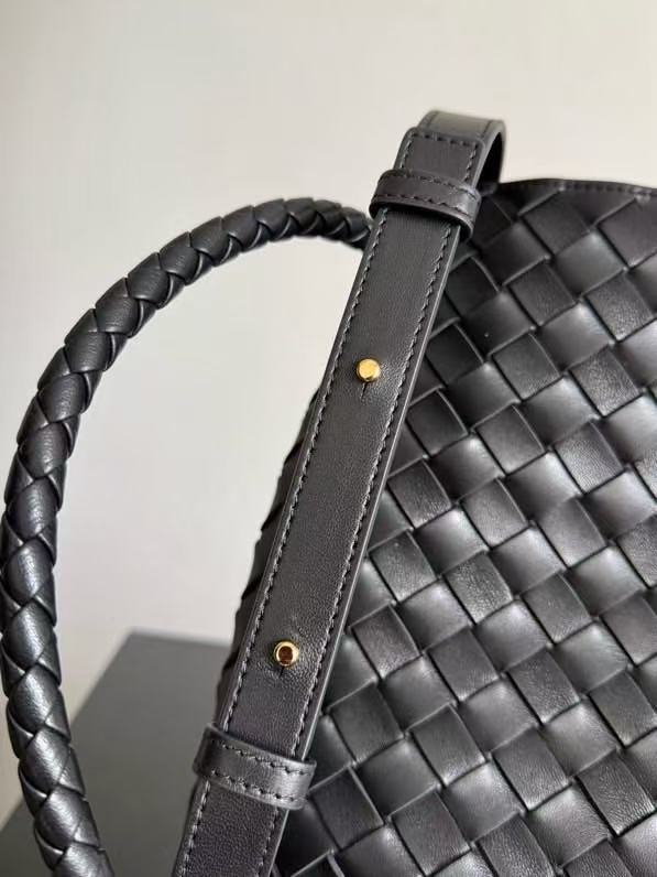 BV Andiamo Small Bucket Bag Black 30cm Lambskin 855757