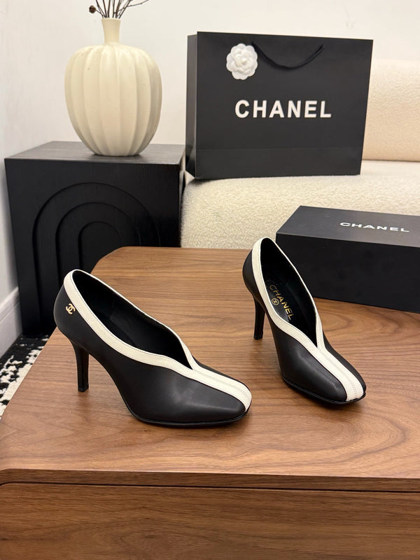 CC 26s Blazy High Heel Pumps 9cm White Black Embossed Calfskin