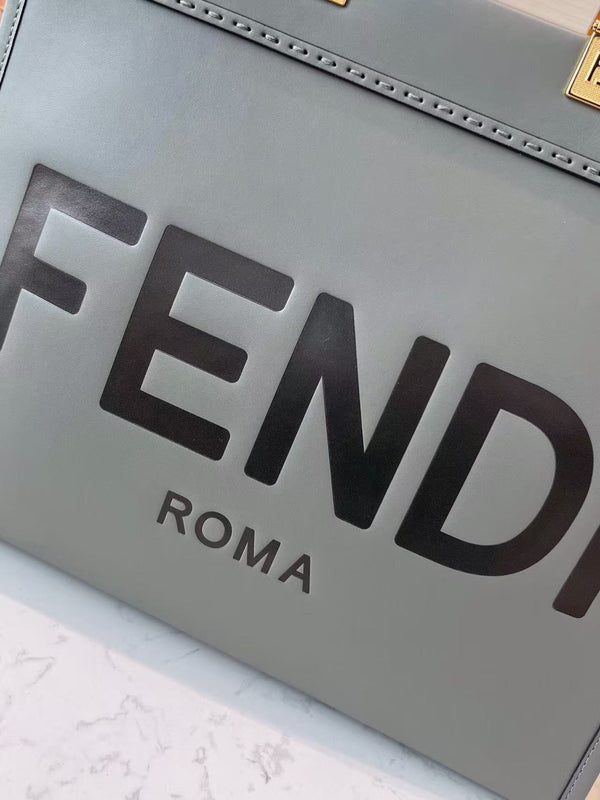 BORSA TOTE SHINE 40 IN PELLE DI VITELLO GOFFRATA VERDE PIETRA
