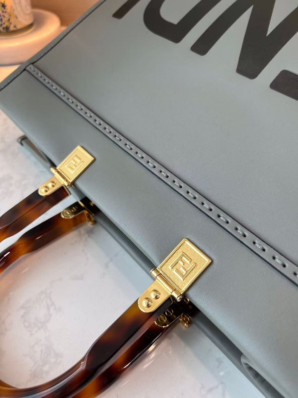BORSA TOTE SHINE 40 IN PELLE DI VITELLO GOFFRATA VERDE PIETRA
