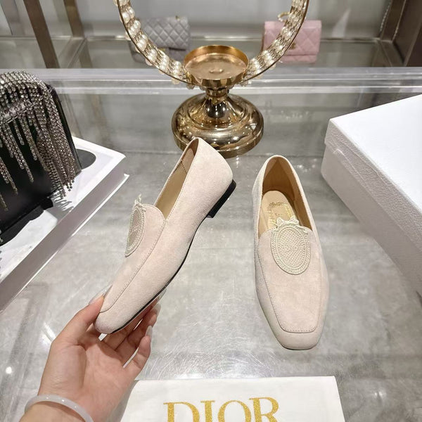 CD Médaillon Loafer Beige Suede