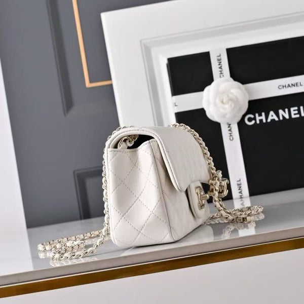 CC Classic Mini Flap Bag 20cm in White Lambskin