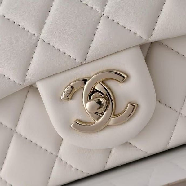 CC Classic Mini Flap Bag 20cm in White Lambskin