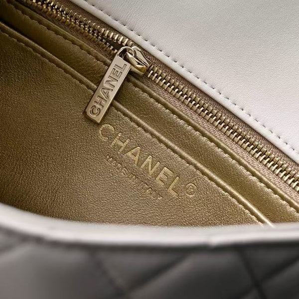 CC Classic Mini Flap Bag 20cm in White Lambskin