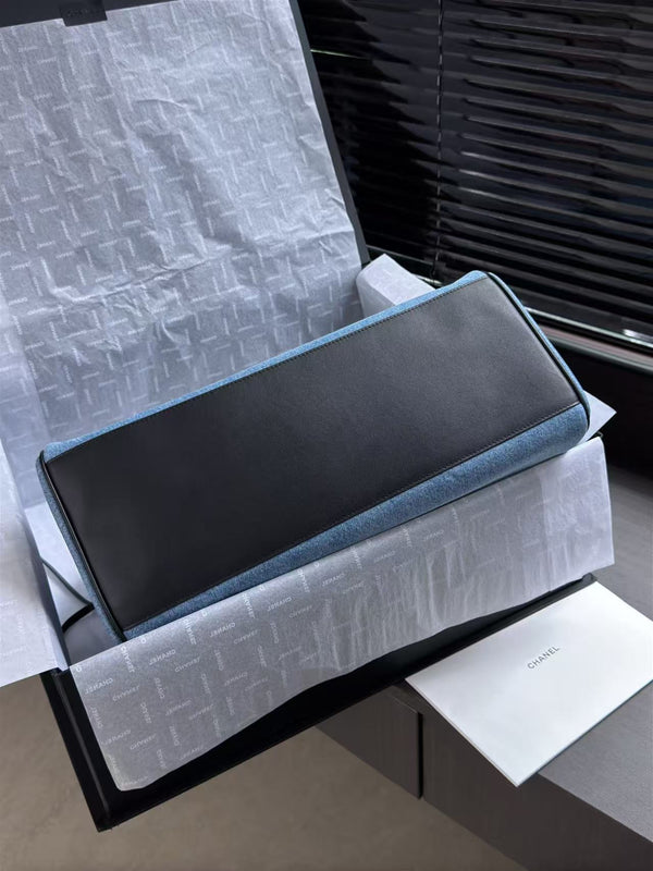 CC Urban Essential East-West Shopping Tote 42CM Blue Denim Black Calfskin