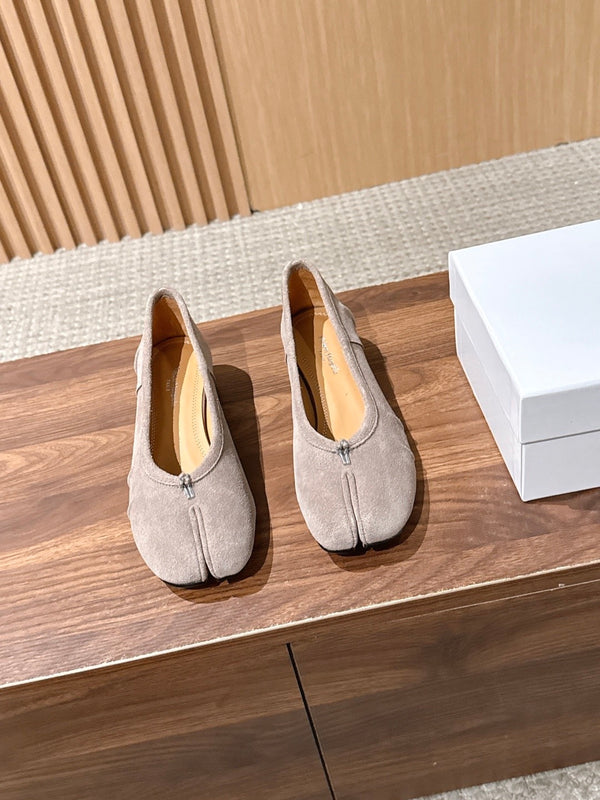 MM Split Toe Ballet Flat Heel Taupe Deerskin