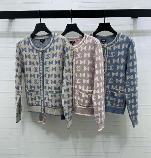 Cardigan Chanel 2025 avec nœud et logo double C en cachemire 329237