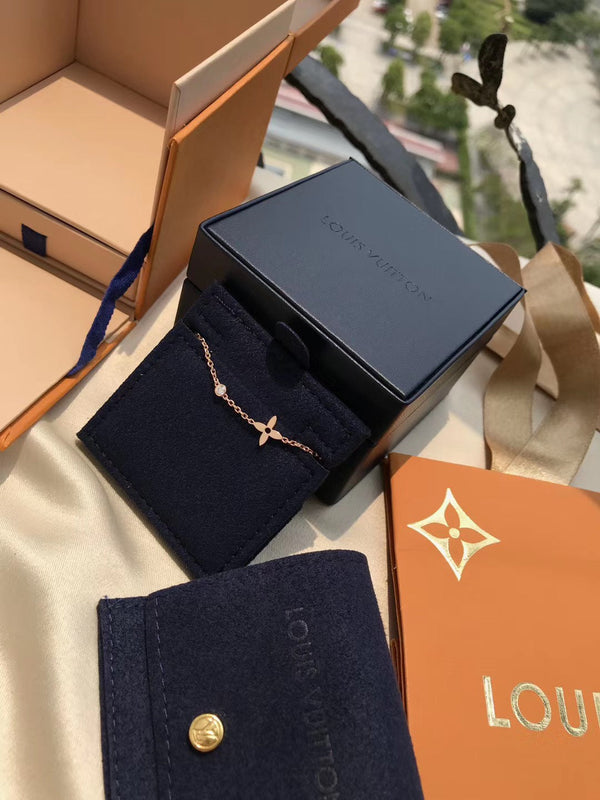 LV BLOSSOM SERIES SINGLE FLOWER DIAMOND COLLARBONE NECKLACE