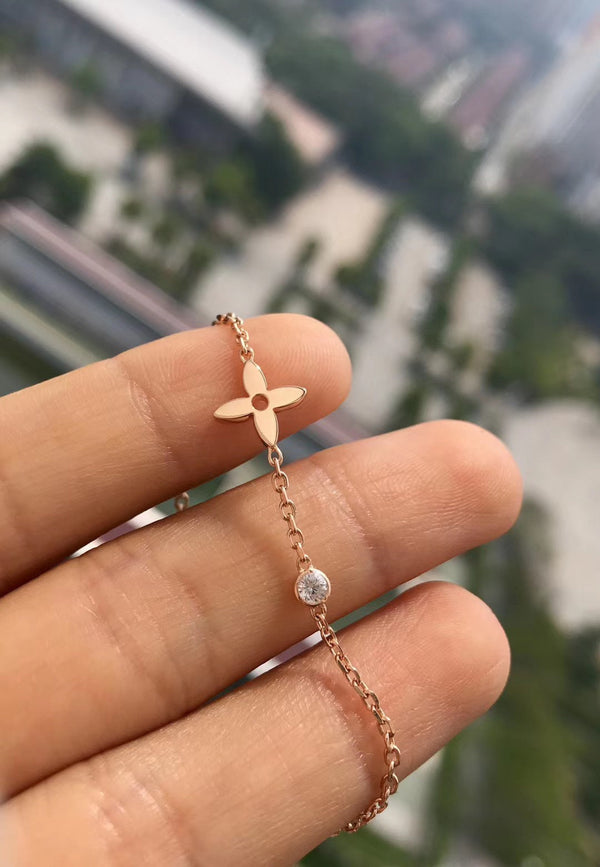 LV BLOSSOM SERIES SINGLE FLOWER DIAMOND COLLARBONE NECKLACE