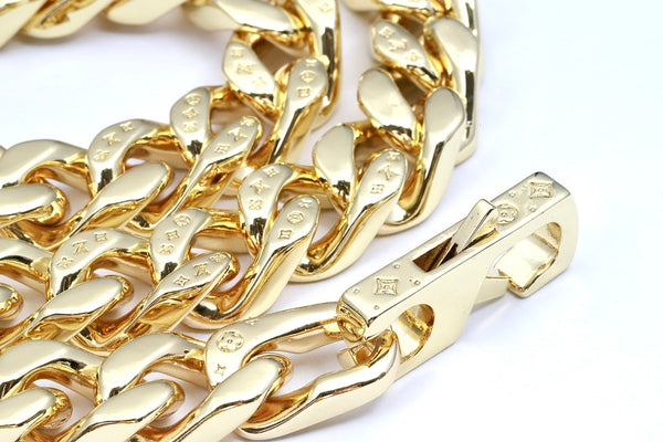 COLLANA CON MAGLIA A CATENA E MOTIVO MONOGRAMMA, FERRAMENTA COLOR ORO