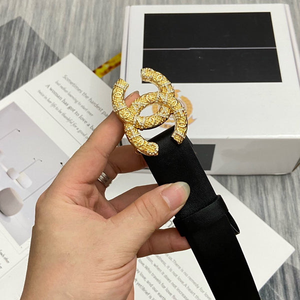 CC CEINTURE 30MM BOUCLE DORÉE DIAMANT CUIR NOIR