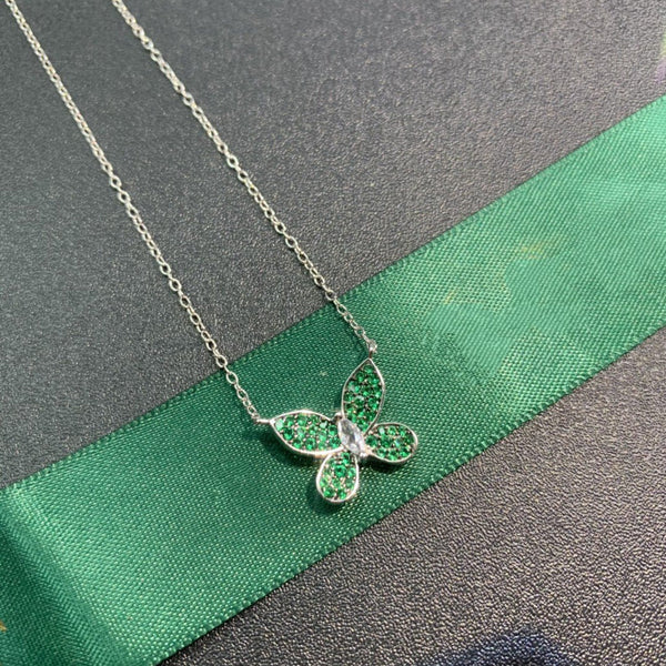 COLLANA CON DIAMANTI VERDI A FARFALLA