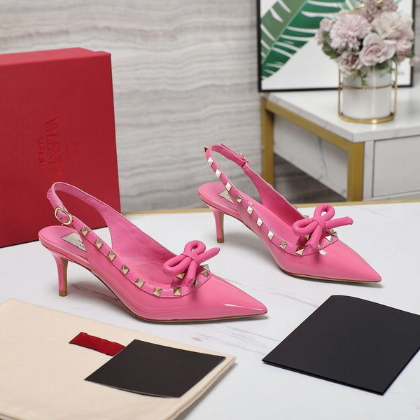 Rockstud Bow Slingback in pelle di vitello rosa con borchie abbinate