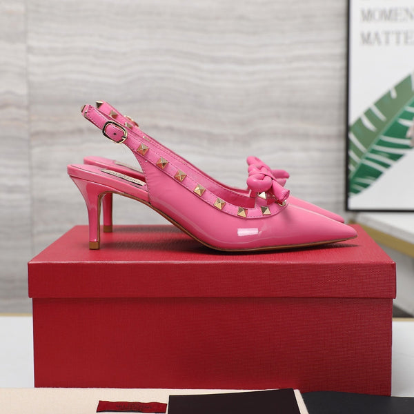 Rockstud Bow Slingback in pelle di vitello rosa con borchie abbinate