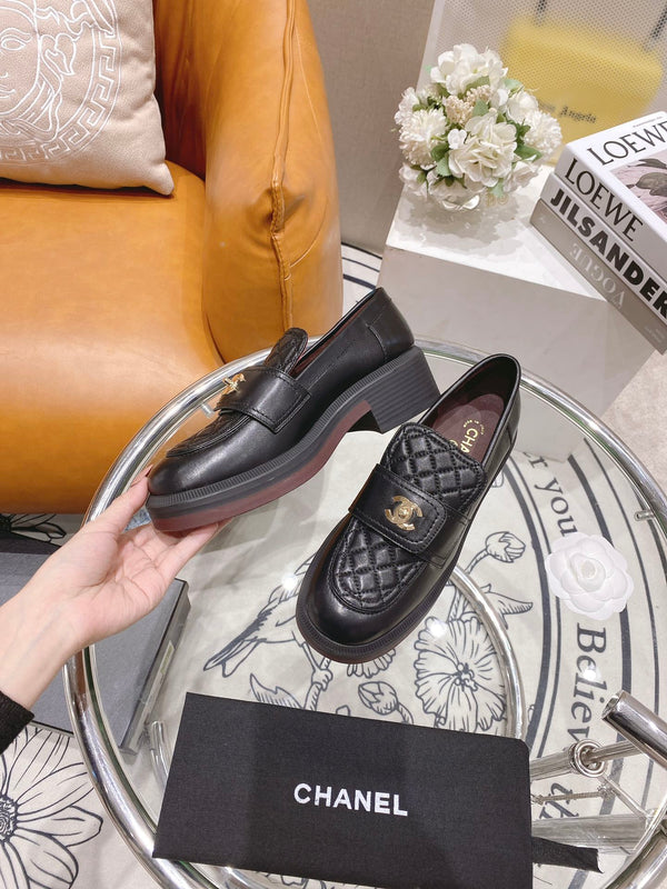 CC 2026 Quilted CC Turnlock Loafers Lambskin 162104