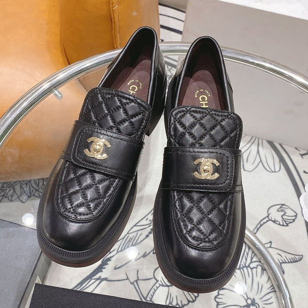 CC 2026 Quilted CC Turnlock Loafers Lambskin 162104