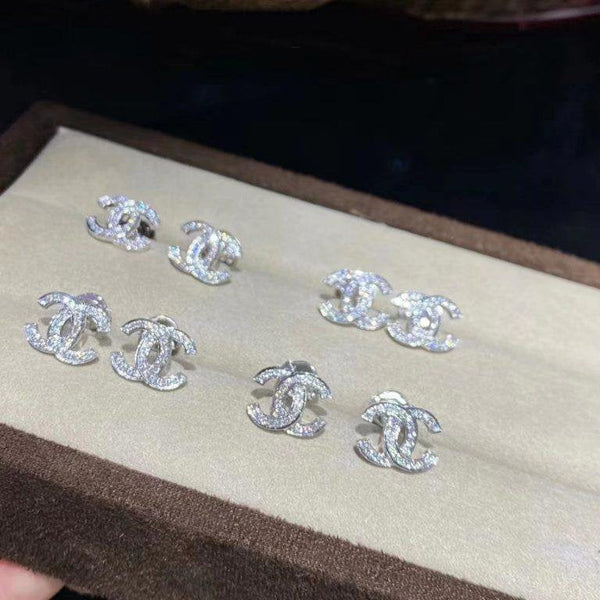 CC LOGO EARRINGS SMALL SILVER DIAMOND