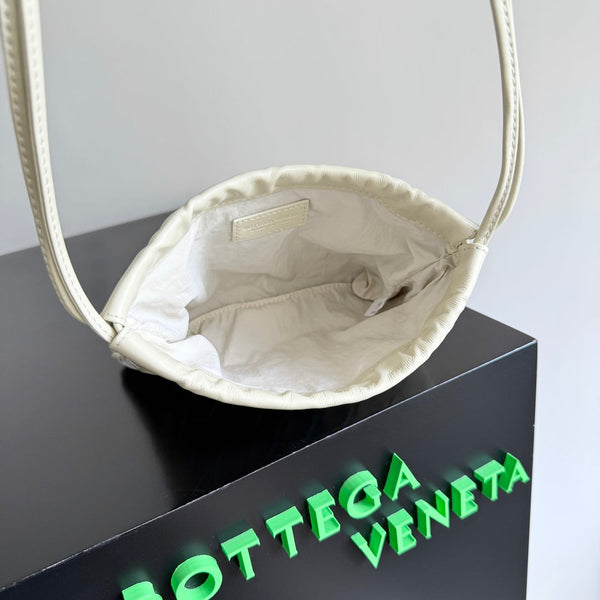 BV Small Dustbag 21cm Sea salt Intrecciato Calfskin Leather