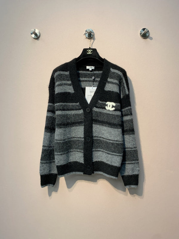 Cardigan en maille à col en V boutonné Chanel 25 Laine 320070