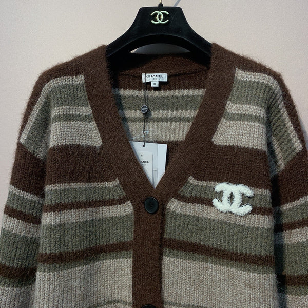 Cardigan en maille à col en V boutonné Chanel 25 Laine 320070