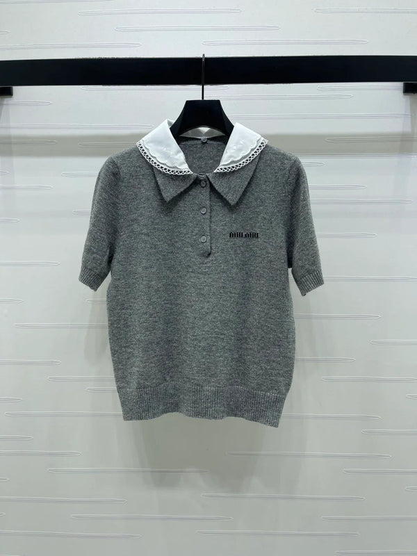 Miumiu 2026 T-shirt en maille à col claudine et manches courtes en laine gris et bleu marine