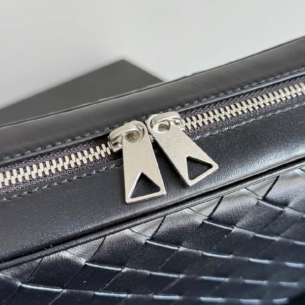 BV 25 Small Intrecciato Camera Bag 24.5cm Black Cowhide HW