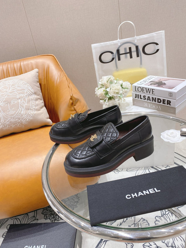 CC 2026 Quilted CC Turnlock Loafers Lambskin 162104