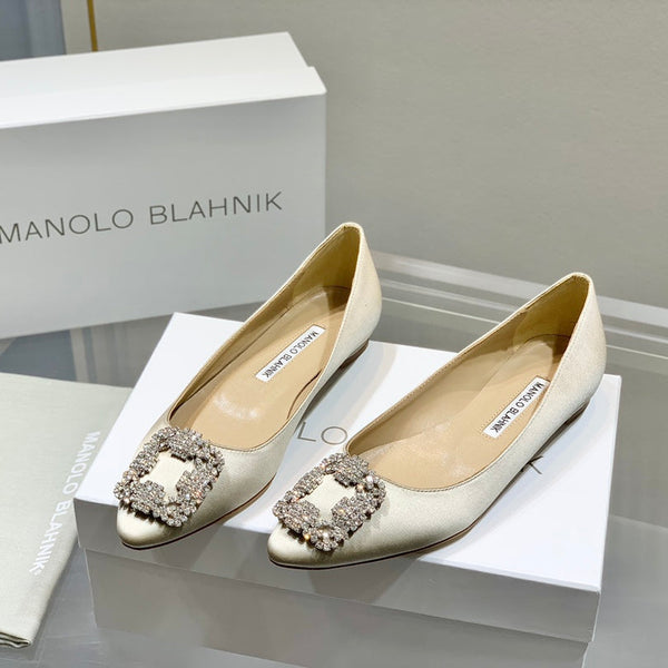 Manolo Diamond Buckle Pumps Beige Silk 327500
