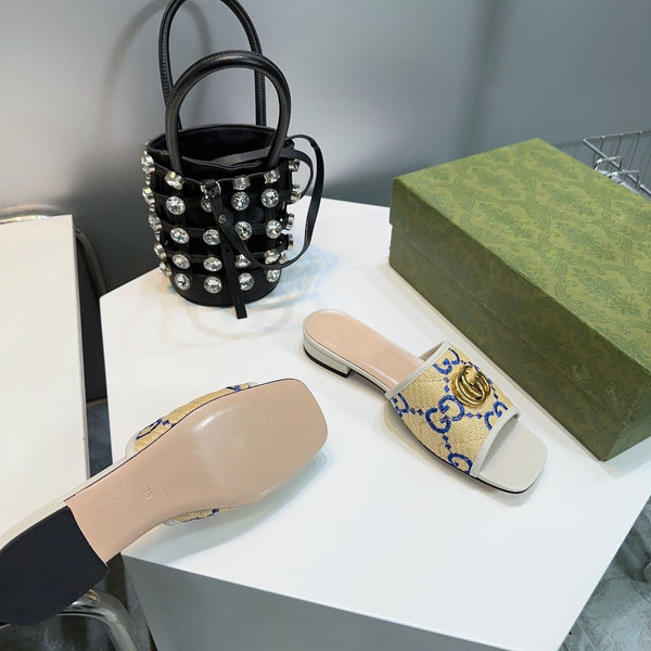 GG MATELASSÉ CANVAS SLIDES GREEN LOGO