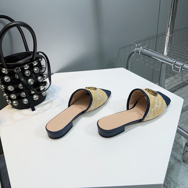 GG MATELASSÉ CANVAS SLIDES WHITE LOGO