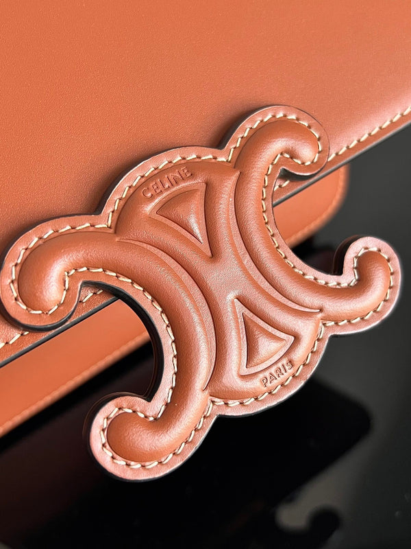 TEEN TRIOMPHE 18 TUTTA IN PELLE DI VITELLO MARRONE FERRAMENTA ORO