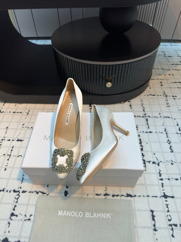 Manolo Blahnik Hangisi Pompa con fibbia 810197