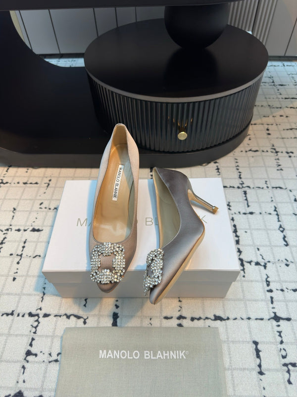 Manolo Blahnik Hangisi Pompa con fibbia 810197