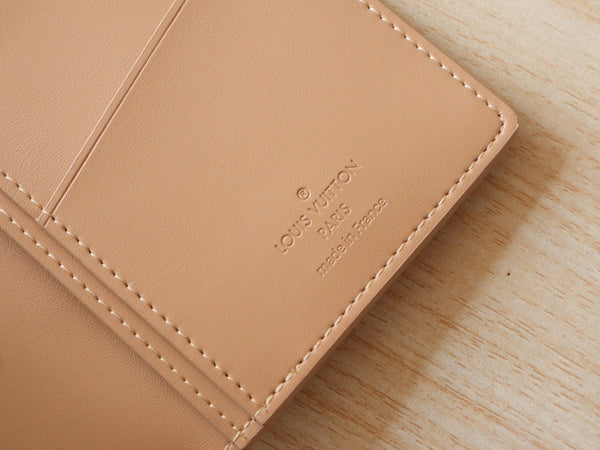 Portafoglio LV Brazza in pelle di mucca Taurillon grana monogramma