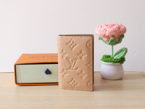 Organizer tascabile LV Monogram in pelle di mucca Taurillon grana