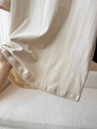 T-shirt girocollo con logo triangolare Prada in cotone beige