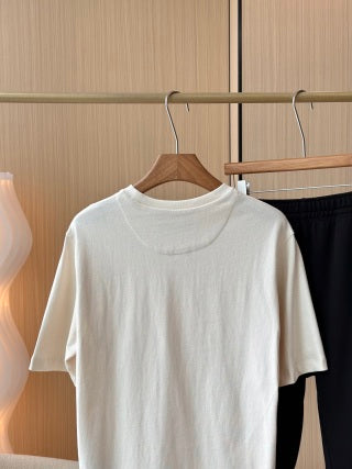 T-shirt girocollo con logo triangolare Prada in cotone beige