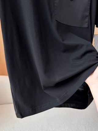 T-shirt Prada a maniche corte con tasca e logo triangolare in cotone nero