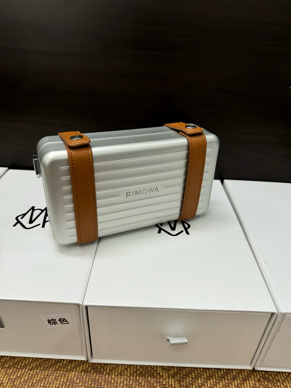 Sac bandoulière personnel Rimowa 2025 en alliage aluminium-magnésium 273941