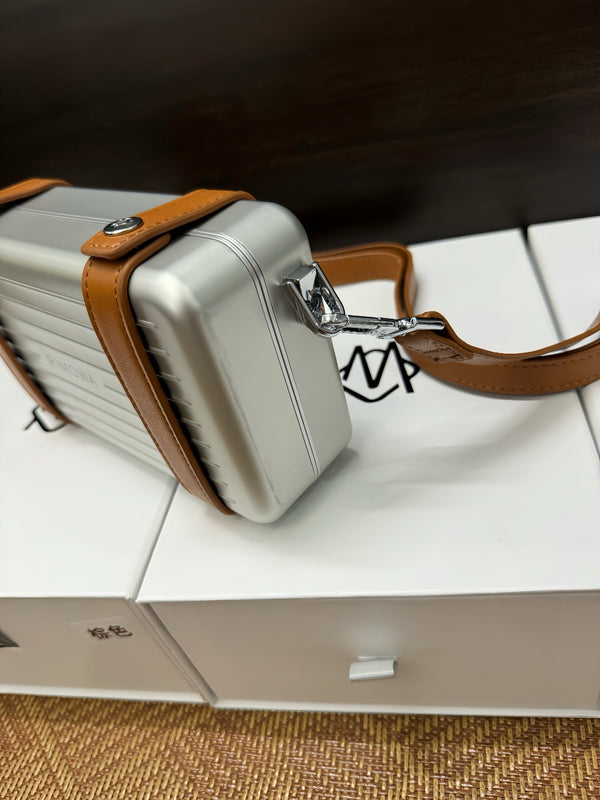 Sac bandoulière personnel Rimowa 2025 en alliage aluminium-magnésium 273941