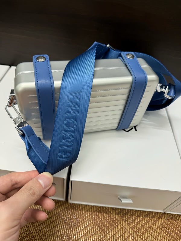 Sac bandoulière personnel Rimowa 2025 en alliage aluminium-magnésium 273941