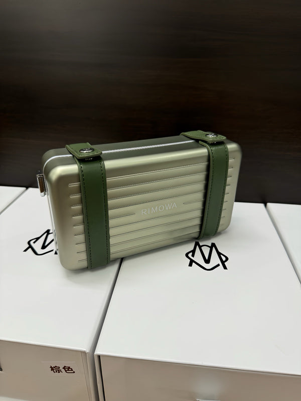 Sac bandoulière personnel Rimowa 2025 en alliage aluminium-magnésium 273941