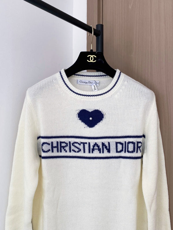 Pull Dior 2025 en laine à imprimé cœurs
