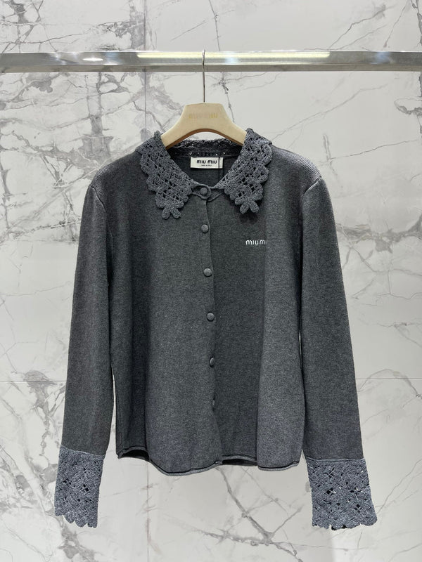 Miumiu 2025 Cardigan en Maille Anti-Âge en Laine avec Col Crochet Ajouté