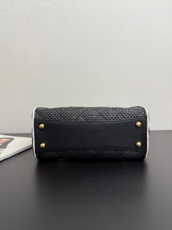 Chanel 2026 Hobo Bag 22cm Black in Straw Weaving