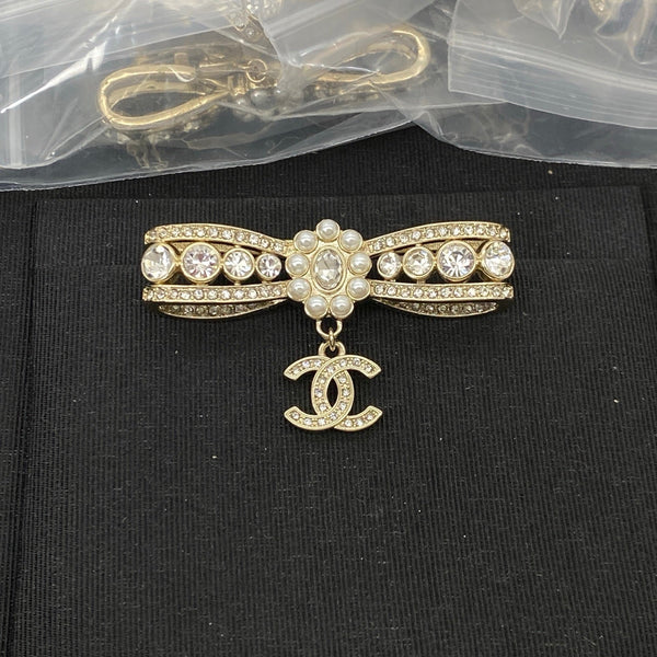 Broche Chanel Nœud Ruban Goutte CC Doré