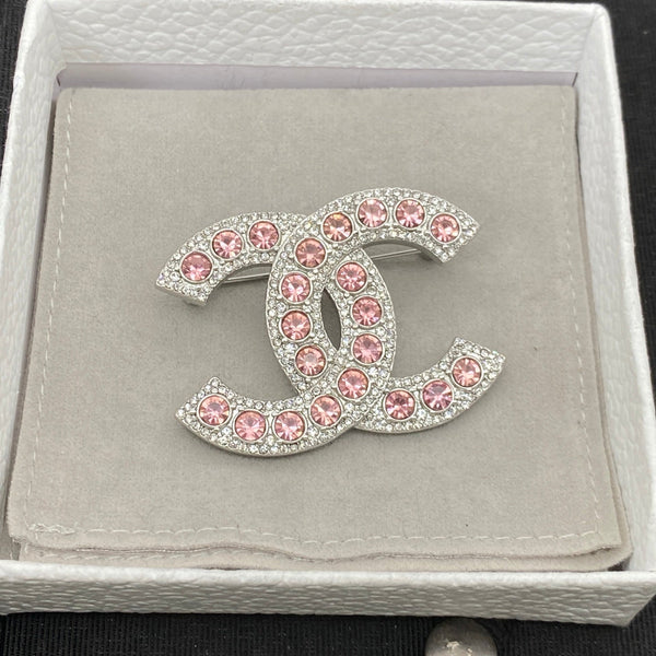 Broche Chanel CC en cristal rose