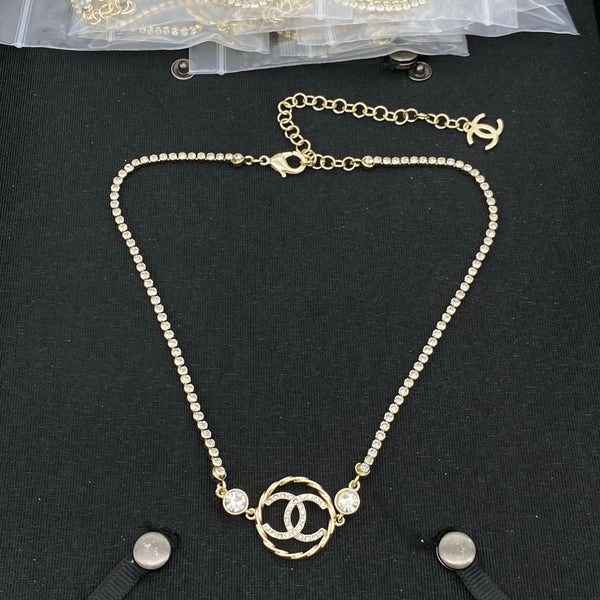 Collier Pendentif Cercle CC Cristal Chanel Doré